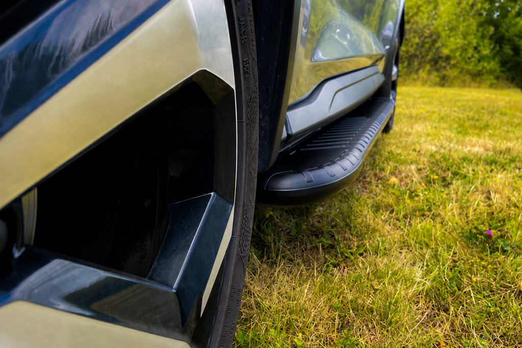 Omoda 5 Side Steps | Aluminium Running Boards with Brackets (2pcs)